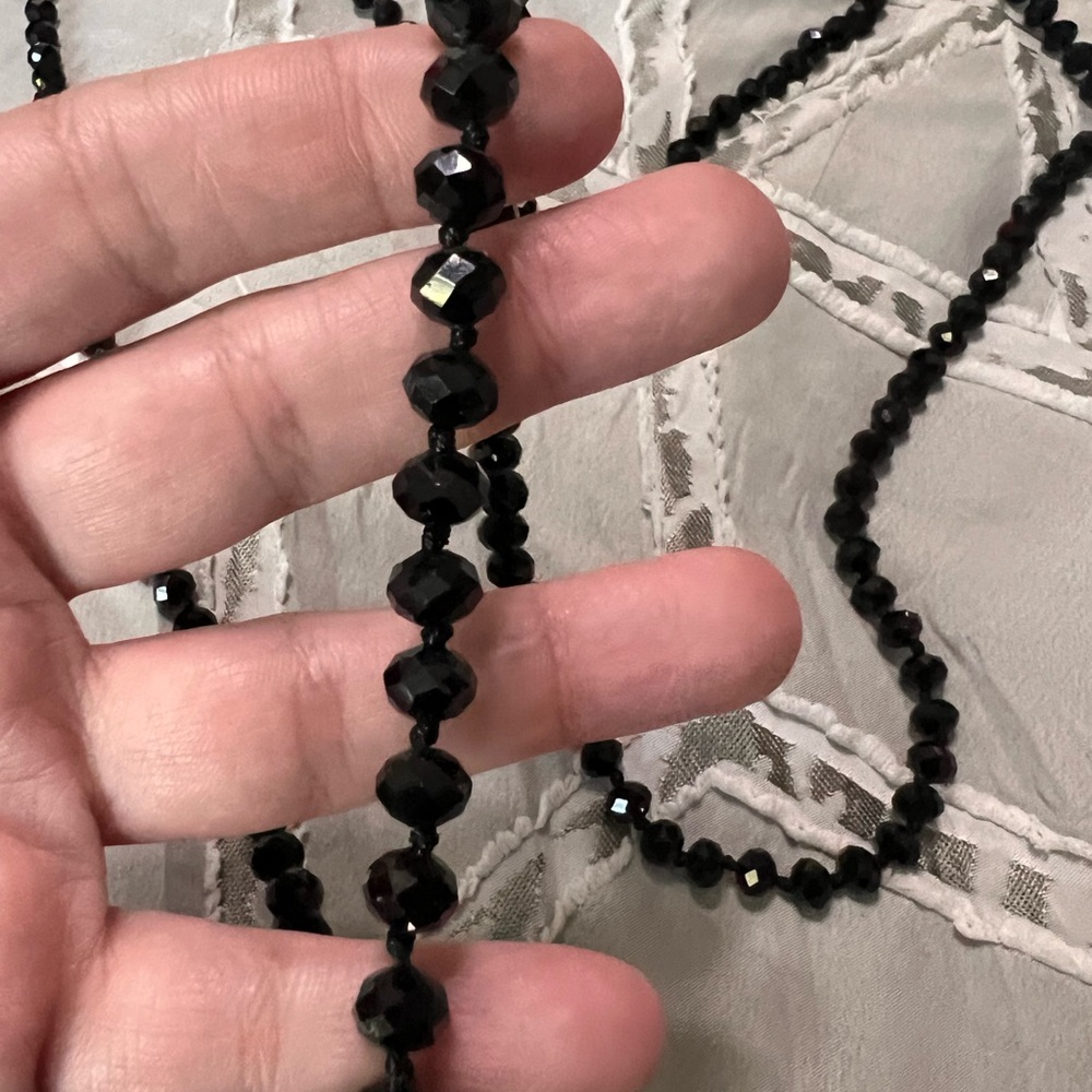 Glittery black bead necklace - Picture 3 of 3